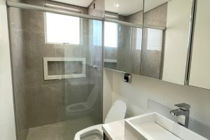 Apartamento à venda com 59m², 2 dormitórios, 1 vaga, no bairro Cavalhada em Porto Alegre
