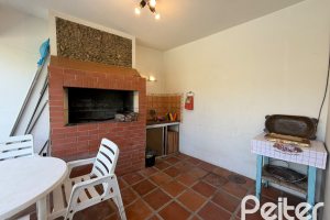 Casa à venda com 253m², 3 dormitórios, 1 suíte, 4 vagas, no bairro Jardim Isabel em Porto Alegre