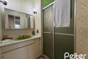Casa à venda com 253m², 3 dormitórios, 1 suíte, 4 vagas, no bairro Jardim Isabel em Porto Alegre