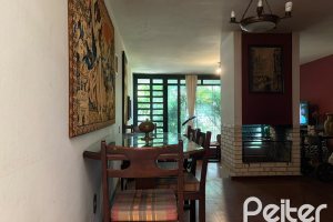 Casa à venda com 253m², 3 dormitórios, 1 suíte, 4 vagas, no bairro Jardim Isabel em Porto Alegre