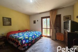 Casa à venda com 253m², 3 dormitórios, 1 suíte, 4 vagas, no bairro Jardim Isabel em Porto Alegre