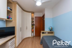 Casa em Condomínio à venda com 250m², 3 dormitórios, 1 suíte, 3 vagas, no bairro Tristeza em PORTO ALEGRE
