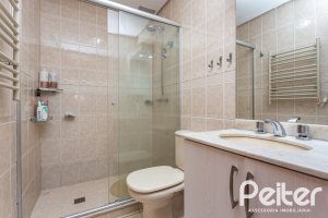 Casa em Condomínio à venda com 250m², 3 dormitórios, 1 suíte, 3 vagas, no bairro Tristeza em PORTO ALEGRE