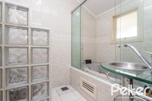 Casa em Condomínio à venda com 250m², 3 dormitórios, 1 suíte, 3 vagas, no bairro Tristeza em PORTO ALEGRE