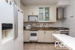 Casa em Condomínio à venda com 250m², 3 dormitórios, 1 suíte, 3 vagas, no bairro Tristeza em PORTO ALEGRE