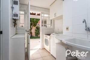 Casa em Condomínio à venda com 250m², 3 dormitórios, 1 suíte, 3 vagas, no bairro Tristeza em PORTO ALEGRE