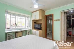 Casa em Condomínio à venda com 250m², 3 dormitórios, 1 suíte, 3 vagas, no bairro Tristeza em PORTO ALEGRE