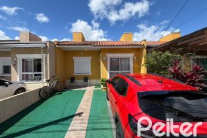 Casa à venda com 52m², 2 dormitórios, 2 vagas, no bairro Hípica em Porto Alegre