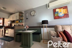 Casa à venda com 52m², 2 dormitórios, 2 vagas, no bairro Hípica em Porto Alegre