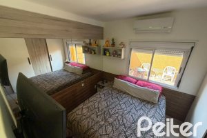 Casa à venda com 52m², 2 dormitórios, 2 vagas, no bairro Hípica em Porto Alegre