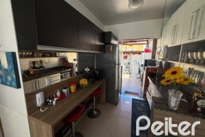 Casa à venda com 52m², 2 dormitórios, 2 vagas, no bairro Hípica em Porto Alegre