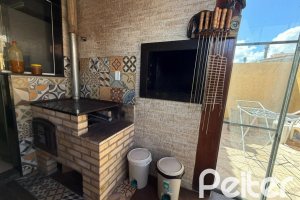 Casa à venda com 52m², 2 dormitórios, 2 vagas, no bairro Hípica em Porto Alegre