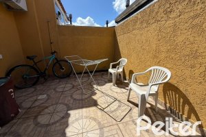 Casa à venda com 52m², 2 dormitórios, 2 vagas, no bairro Hípica em Porto Alegre
