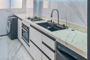 Apartamento à venda com 44m², 2 dormitórios, 1 vaga, no bairro Parque Santa Fé em Porto Alegre