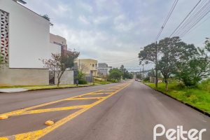 Terreno à venda com 332m², no bairro Guarujá em Porto Alegre