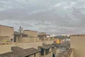 Casa em Condomínio à venda com 102m², 3 dormitórios, 1 suíte, 1 vaga, no bairro Guarujá em Porto Alegre