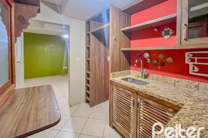 Casa em Condomínio à venda com 102m², 3 dormitórios, 1 suíte, 1 vaga, no bairro Guarujá em Porto Alegre