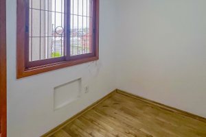 Casa em Condomínio à venda com 102m², 3 dormitórios, 1 suíte, 1 vaga, no bairro Guarujá em Porto Alegre