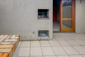 Casa em Condomínio à venda com 102m², 3 dormitórios, 1 suíte, 1 vaga, no bairro Guarujá em Porto Alegre
