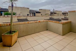 Casa em Condomínio à venda com 102m², 3 dormitórios, 1 suíte, 1 vaga, no bairro Guarujá em Porto Alegre
