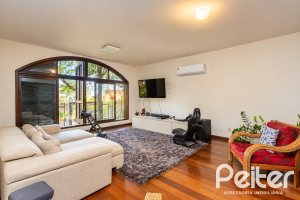 Casa à venda com 334m², 4 dormitórios, 1 suíte, no bairro Jardim Isabel em Porto Alegre