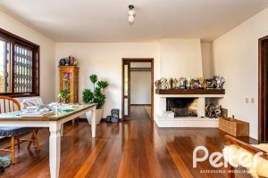 Casa à venda com 334m², 4 dormitórios, 1 suíte, no bairro Jardim Isabel em Porto Alegre
