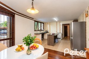 Casa à venda com 334m², 4 dormitórios, 1 suíte, no bairro Jardim Isabel em Porto Alegre