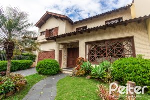 Casa à venda com 247m², 3 dormitórios, 3 suítes, 4 vagas, no bairro Ipanema em Porto Alegre