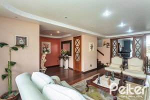 Casa à venda com 247m², 3 dormitórios, 3 suítes, 4 vagas, no bairro Ipanema em Porto Alegre