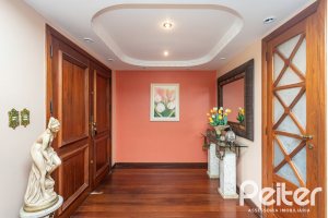 Casa à venda com 247m², 3 dormitórios, 3 suítes, 4 vagas, no bairro Ipanema em Porto Alegre