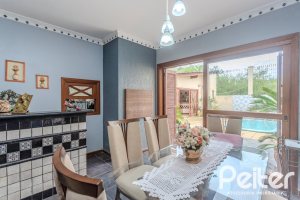 Casa à venda com 247m², 3 dormitórios, 3 suítes, 4 vagas, no bairro Ipanema em Porto Alegre