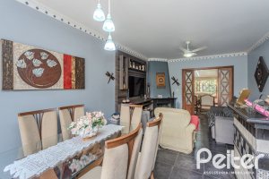 Casa à venda com 247m², 3 dormitórios, 3 suítes, 4 vagas, no bairro Ipanema em Porto Alegre