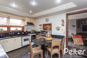 Casa à venda com 247m², 3 dormitórios, 3 suítes, 4 vagas, no bairro Ipanema em Porto Alegre