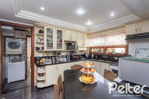 Casa à venda com 247m², 3 dormitórios, 3 suítes, 4 vagas, no bairro Ipanema em Porto Alegre