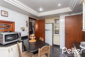 Casa à venda com 247m², 3 dormitórios, 3 suítes, 4 vagas, no bairro Ipanema em Porto Alegre