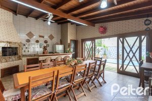 Casa à venda com 247m², 3 dormitórios, 3 suítes, 4 vagas, no bairro Ipanema em Porto Alegre