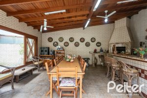 Casa à venda com 247m², 3 dormitórios, 3 suítes, 4 vagas, no bairro Ipanema em Porto Alegre