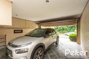 Casa à venda com 247m², 3 dormitórios, 3 suítes, 4 vagas, no bairro Ipanema em Porto Alegre
