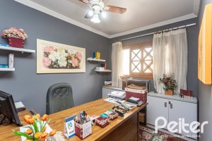Casa à venda com 247m², 3 dormitórios, 3 suítes, 4 vagas, no bairro Ipanema em Porto Alegre