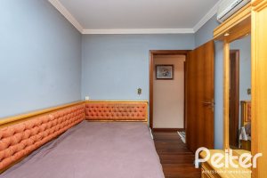 Casa à venda com 247m², 3 dormitórios, 3 suítes, 4 vagas, no bairro Ipanema em Porto Alegre