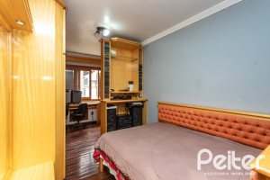Casa à venda com 247m², 3 dormitórios, 3 suítes, 4 vagas, no bairro Ipanema em Porto Alegre