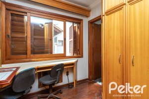 Casa à venda com 247m², 3 dormitórios, 3 suítes, 4 vagas, no bairro Ipanema em Porto Alegre