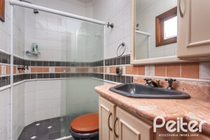 Casa à venda com 247m², 3 dormitórios, 3 suítes, 4 vagas, no bairro Ipanema em Porto Alegre