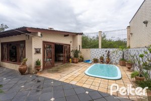 Casa à venda com 247m², 3 dormitórios, 3 suítes, 4 vagas, no bairro Ipanema em Porto Alegre