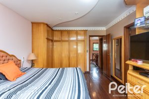 Casa à venda com 247m², 3 dormitórios, 3 suítes, 4 vagas, no bairro Ipanema em Porto Alegre