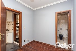Casa à venda com 247m², 3 dormitórios, 3 suítes, 4 vagas, no bairro Ipanema em Porto Alegre