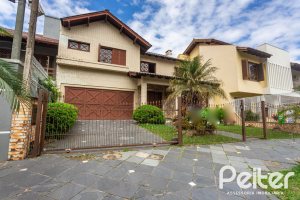 Casa à venda com 247m², 3 dormitórios, 3 suítes, 4 vagas, no bairro Ipanema em Porto Alegre