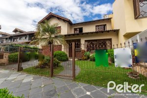 Casa à venda com 247m², 3 dormitórios, 3 suítes, 4 vagas, no bairro Ipanema em Porto Alegre