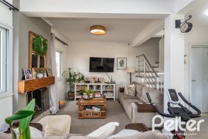 Casa em Condomínio à venda com 171m², 3 dormitórios, 1 suíte, 2 vagas, no bairro Hípica em Porto Alegre