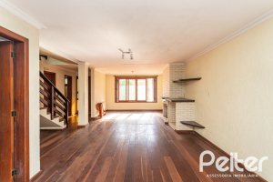 Casa à venda com 280m², 4 dormitórios, 1 suíte, 4 vagas, no bairro Ipanema em Porto Alegre